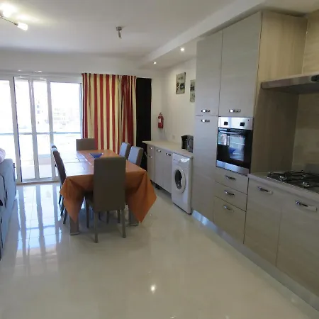 Aquamarine Sea Front - Second Floor Апартаменты Марсаскала