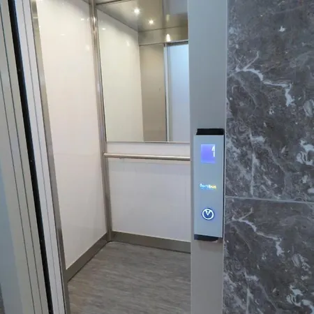 Апартаменты Aquamarine Sea Front - Second Floor Марсаскала